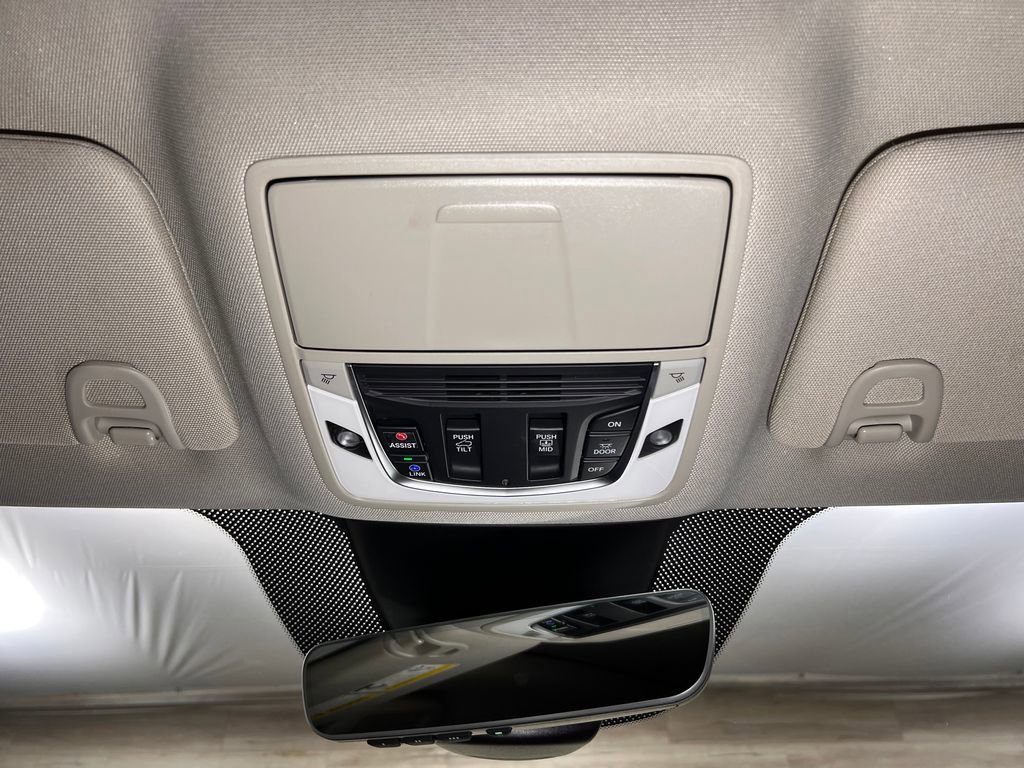 Used 2024 Acura MDX SH-AWD w/ Advance Package image 16