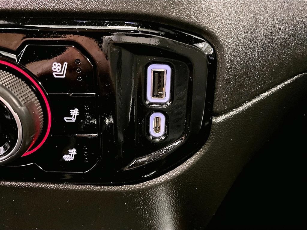 Used 2022 Chevrolet Silverado 1500 High Country w/ High Country Premium Package AWD/4WD image 27