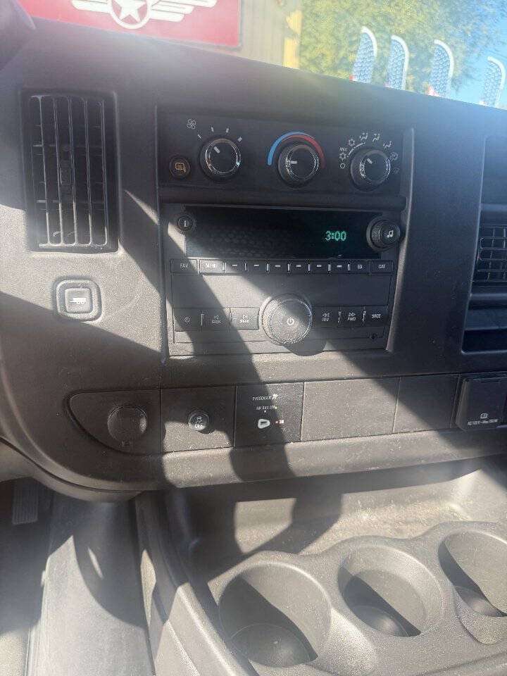 Used 2025 Chevrolet Express 2500 w/ Driver Convenience Package RWD image 10