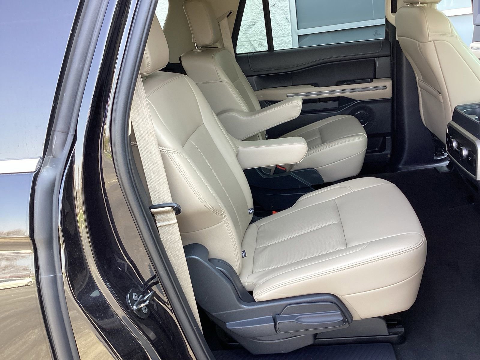 Used 2024 Ford Expedition Max XLT image 21