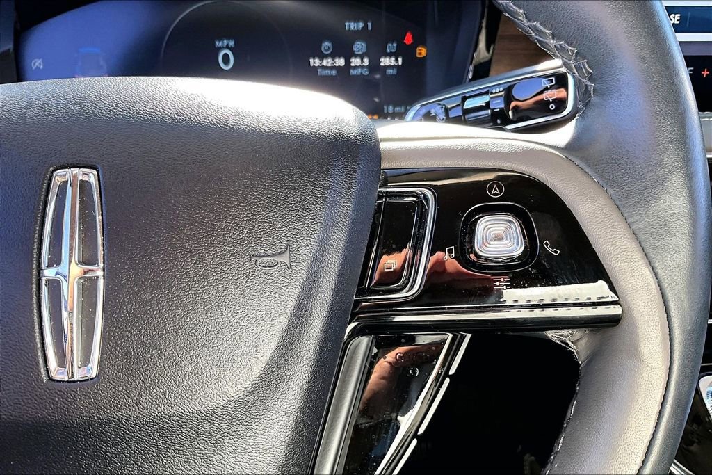 Used 2023 Lincoln Corsair Reserve image 28