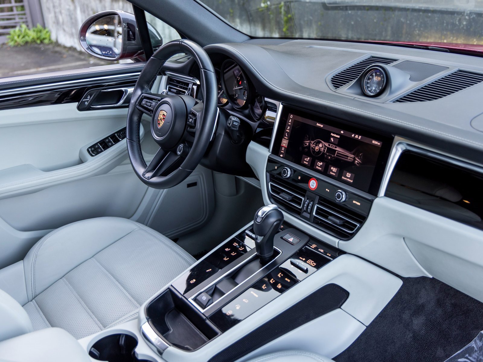 Certified 2024 Porsche Macan Turbo image 51