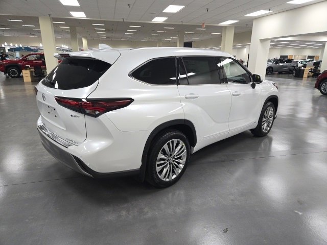 New 2026 Toyota Highlander Platinum image 5