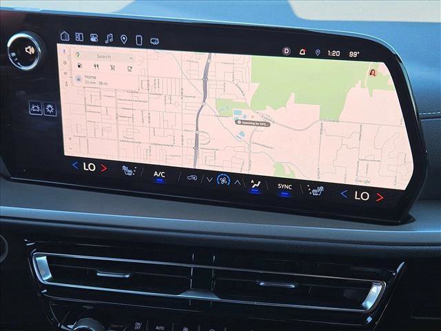 Used 2025 Chevrolet Traverse LT w/ Driver Confidence Package image 18