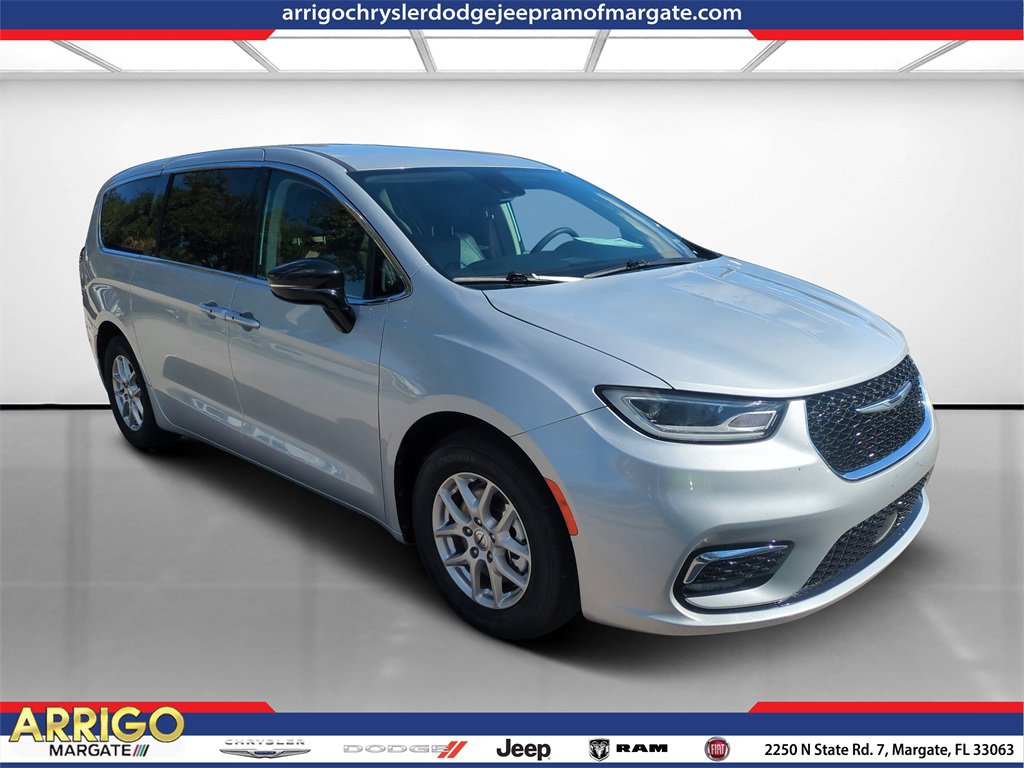 Used 2024 Chrysler Pacifica Touring-L image 1
