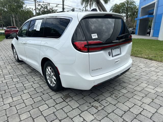 Used 2024 Chrysler Pacifica Touring FWD image 33