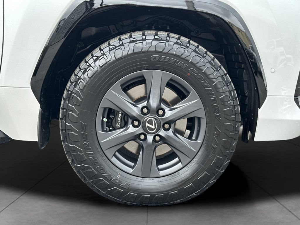 Used 2026 Lexus LX 700h Overtrail AWD/4WD image 7