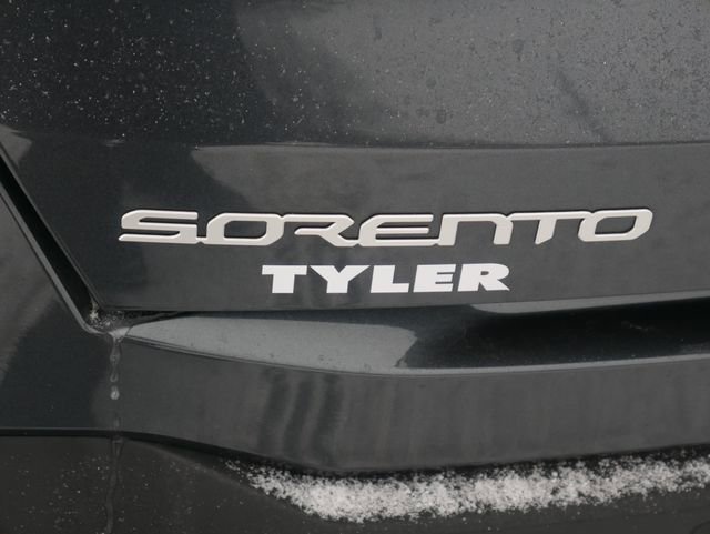 Used 2025 Kia Sorento SX FWD image 11