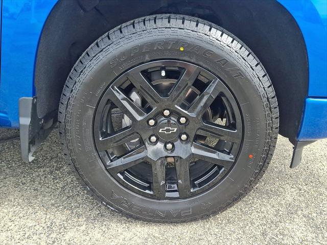 Used 2022 Chevrolet Silverado 1500 Custom w/ LPO, Dark Essentials Package RWD image 9