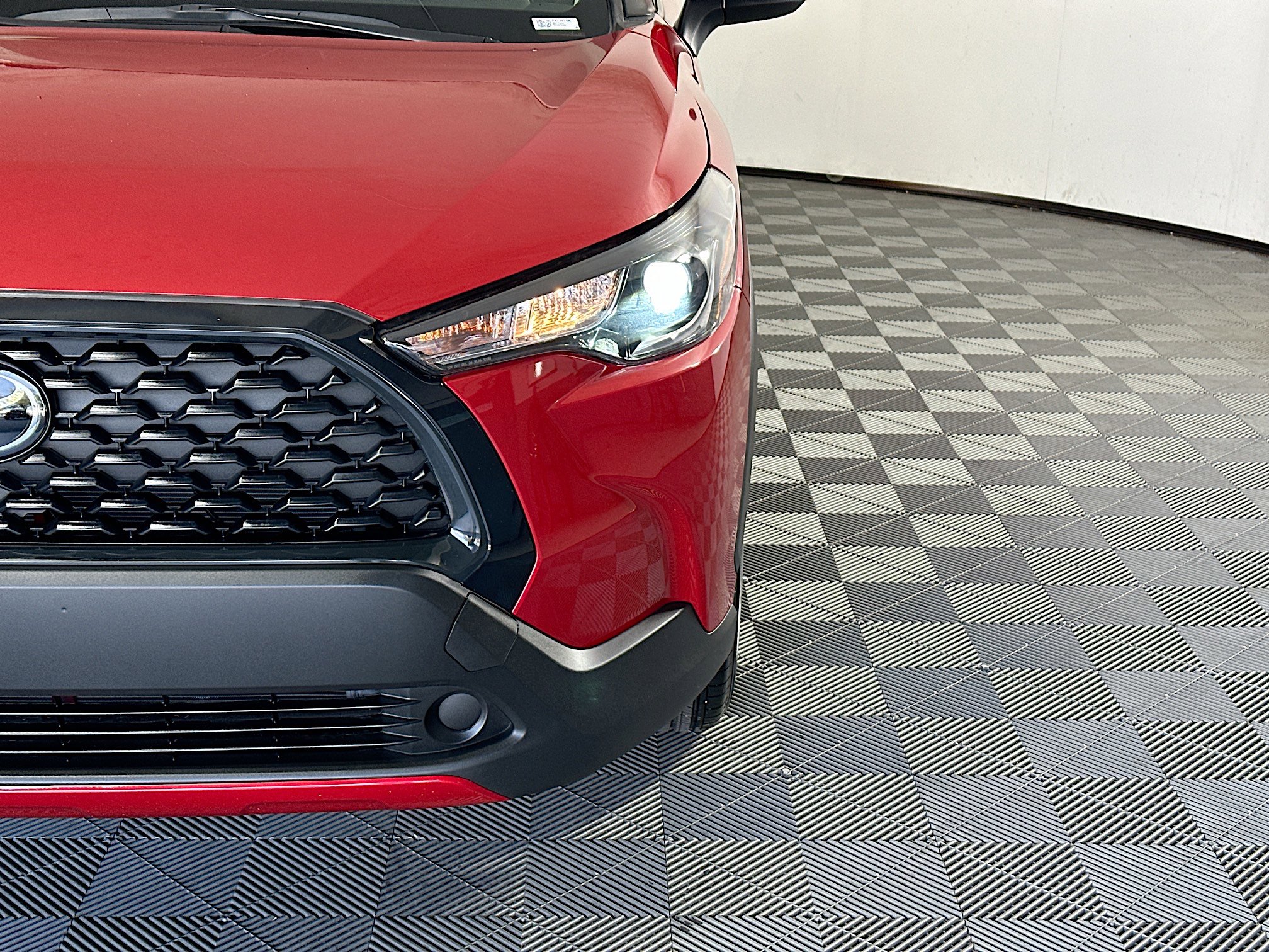 Used 2024 Toyota Corolla Cross LE w/ Moonroof Package image 9