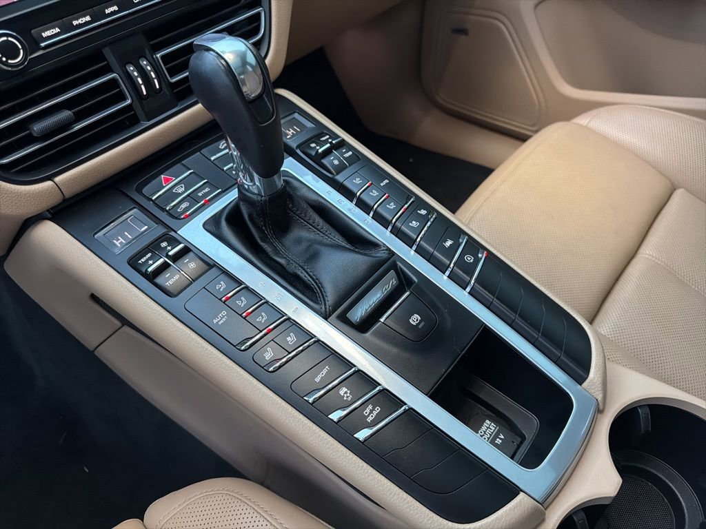 Used 2020 Porsche Macan Base image 17