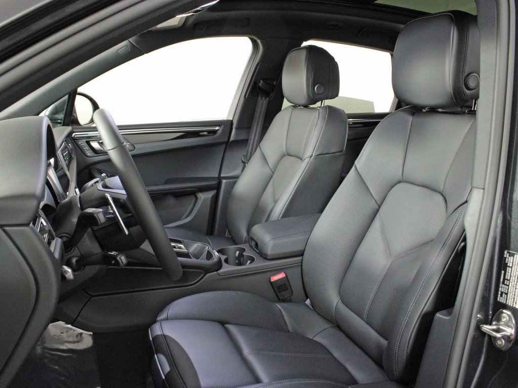 Used 2025 Porsche Macan image 5