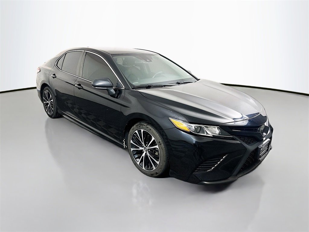 Used 2020 Toyota Camry SE w/ Carpet Mat Package