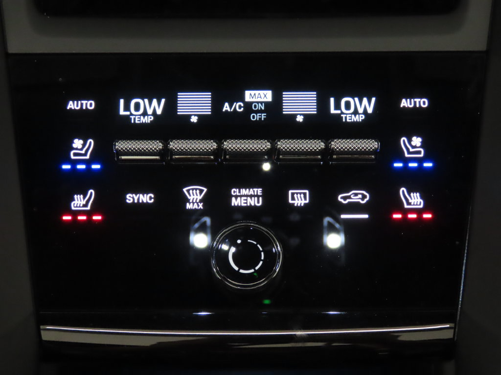 Certified 2025 Porsche Macan Electric w/ Premium Package RWD image 29