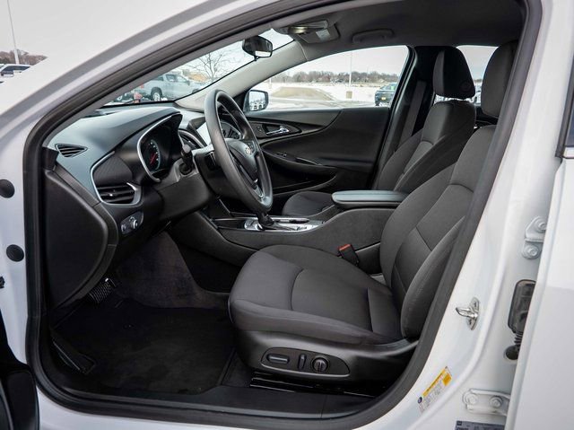 Used 2025 Chevrolet Malibu LT image 13