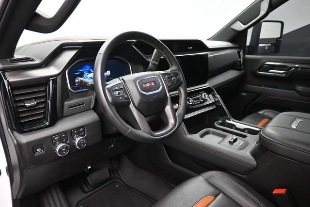 Used 2025 GMC Sierra 2500 AT4 AWD/4WD image 5