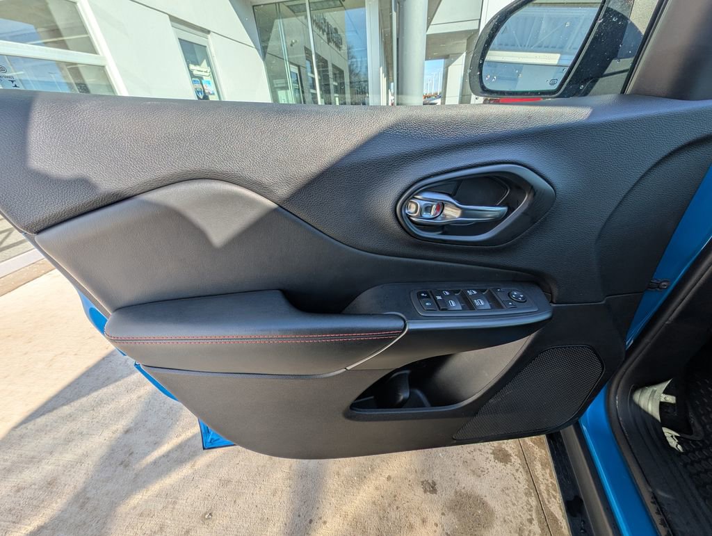 Used 2021 Jeep Cherokee Trailhawk image 36