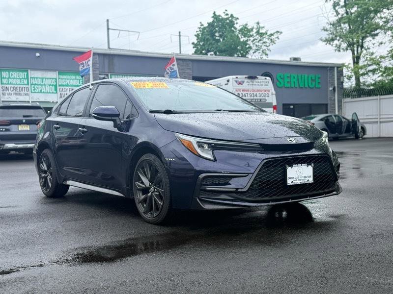 Used 2023 Toyota Corolla SE FWD image 3