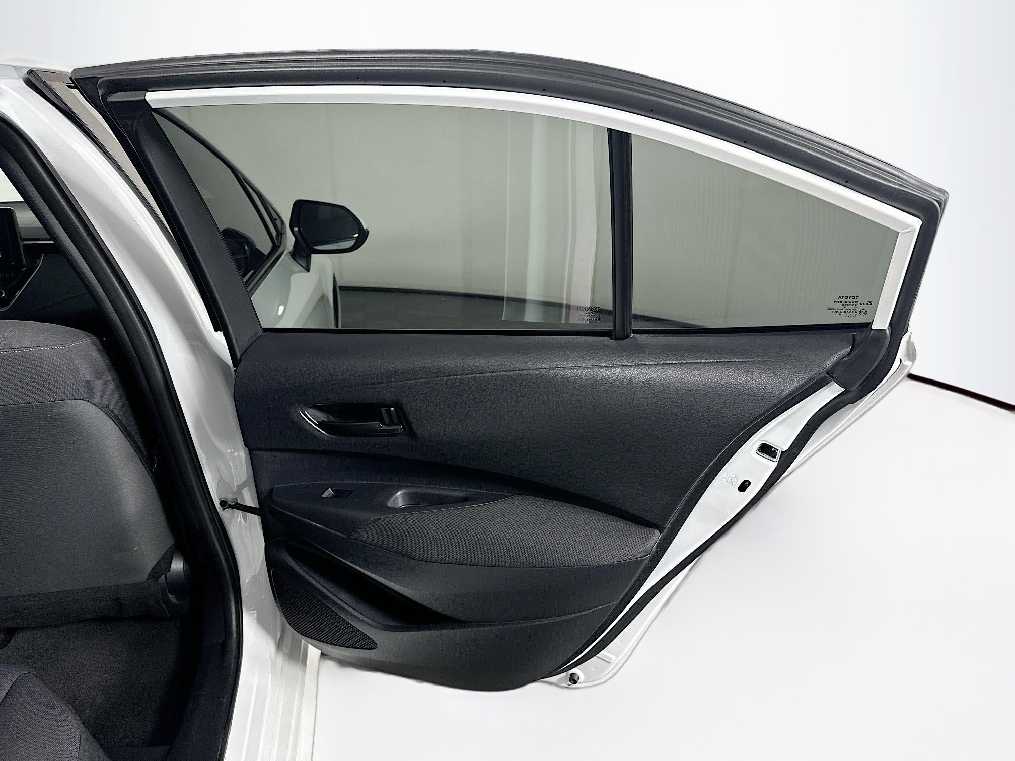 Used 2025 Toyota Corolla LE image 27