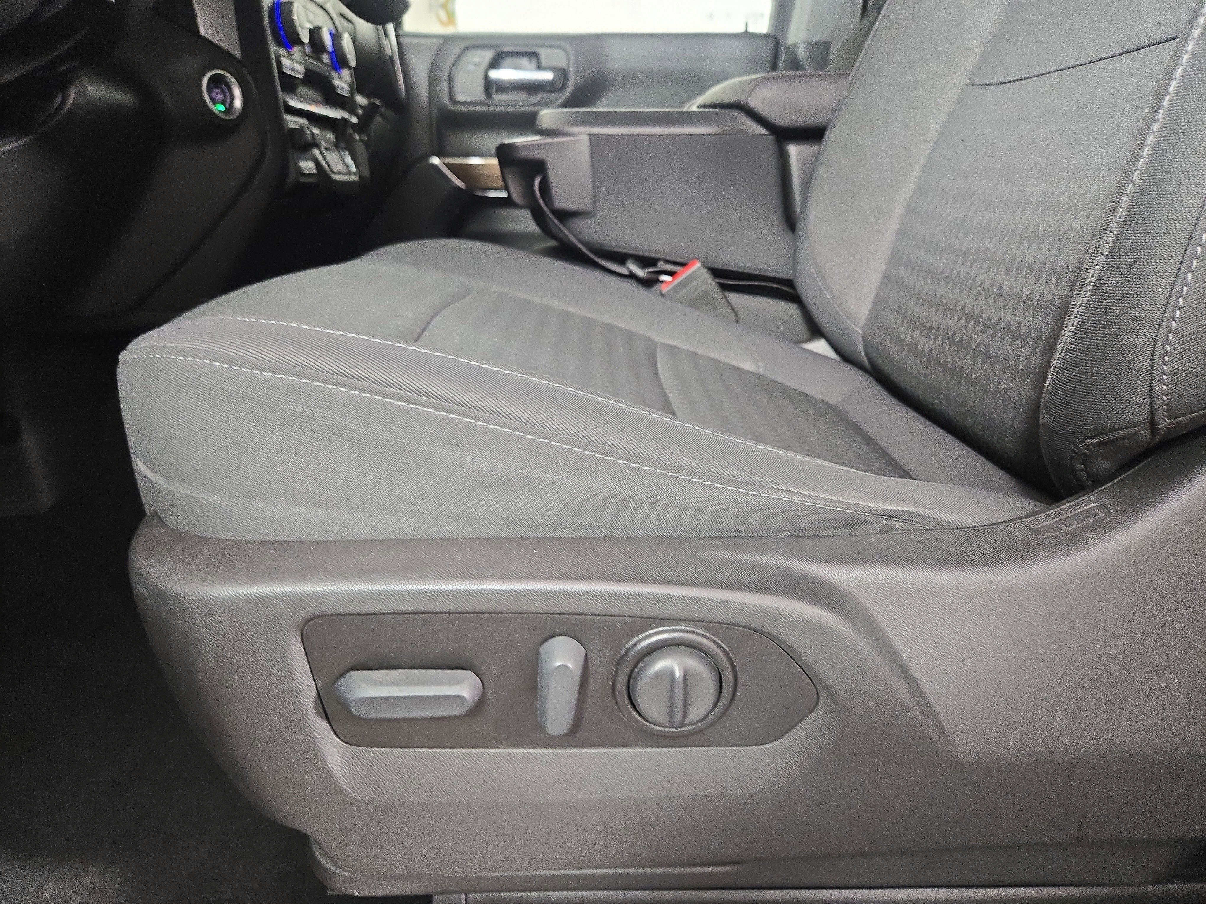 Certified 2022 Chevrolet Silverado 1500 LT w/ Z71 Off-Road Package image 31