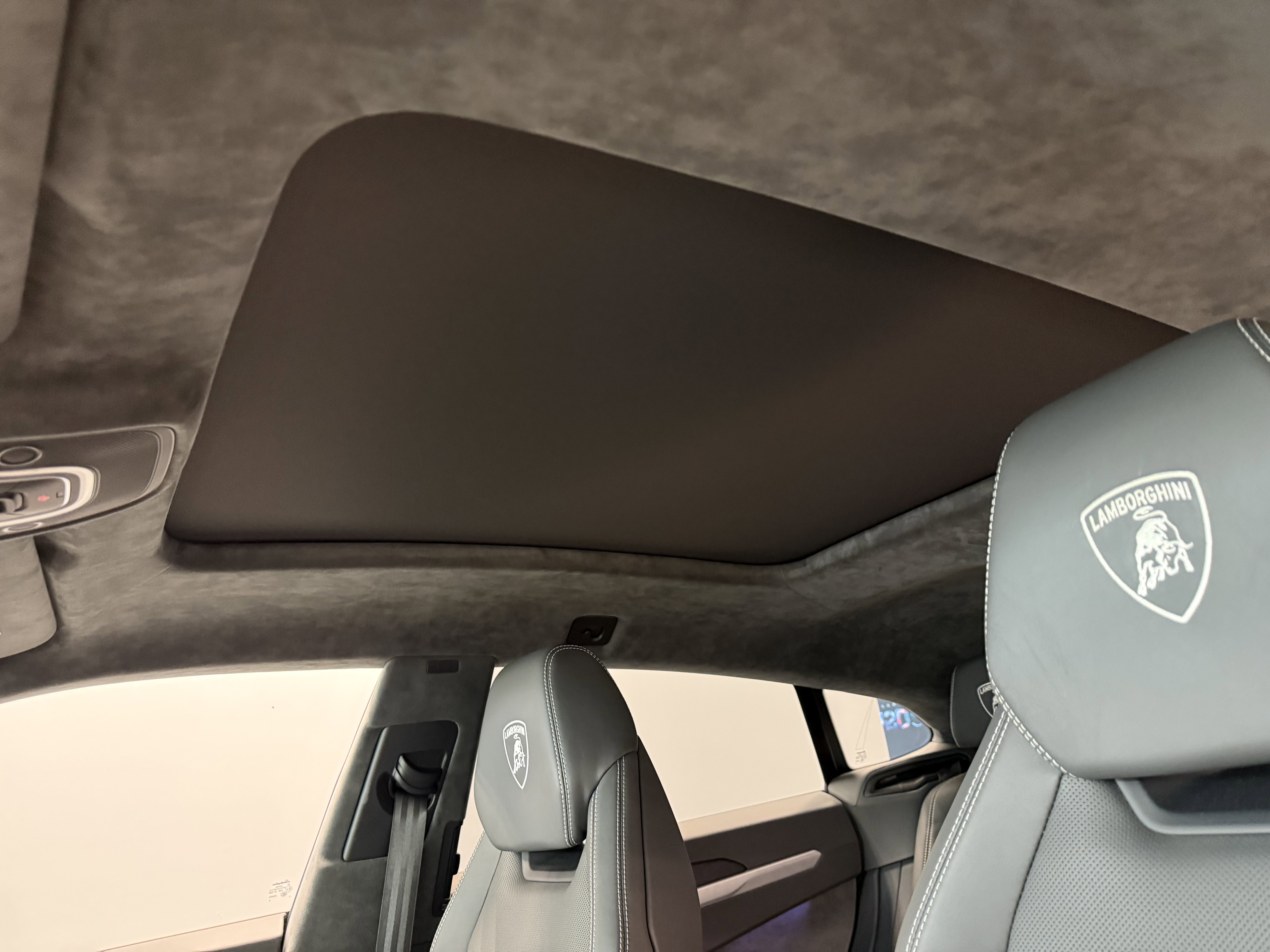 Used 2020 Lamborghini Urus AWD/4WD image 18