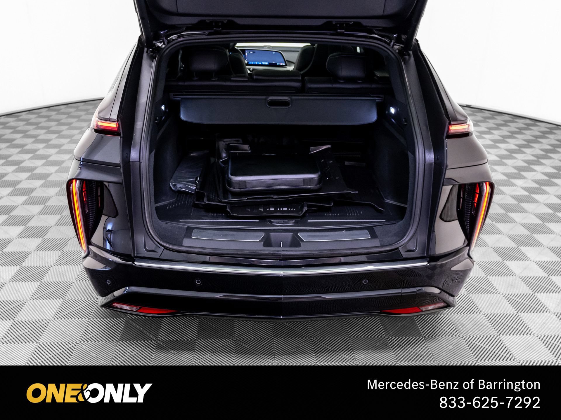 Used 2025 Cadillac Lyriq Luxury w/ LPO, Floor Liner Package AWD/4WD image 32