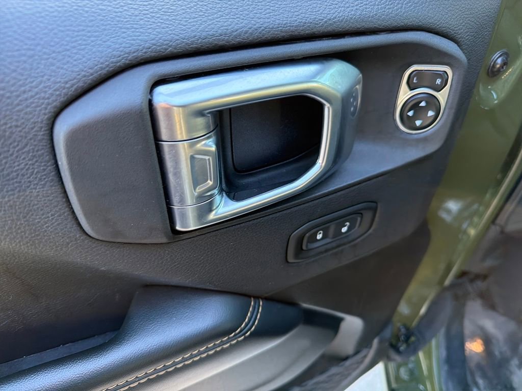 Used 2024 Jeep Wrangler Sahara image 15