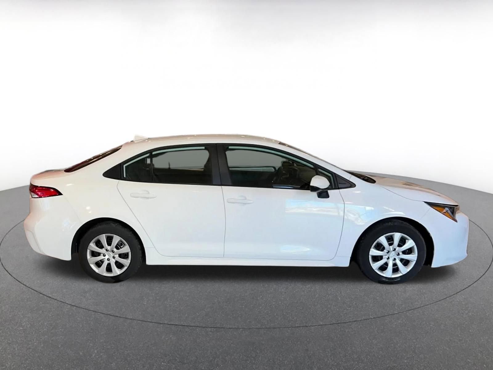Used 2025 Toyota Corolla LE image 16