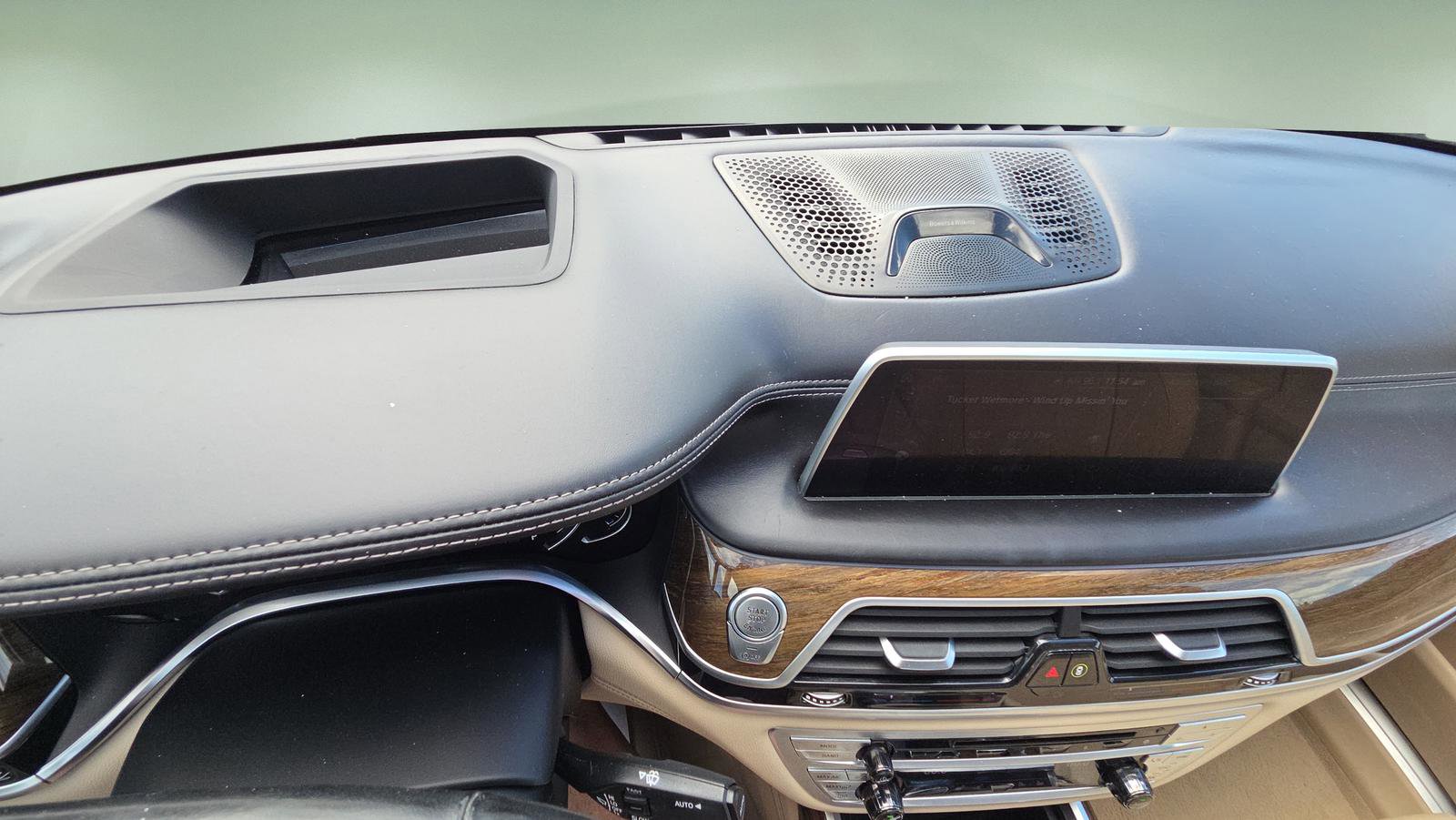 Used 2017 BMW 750i image 9