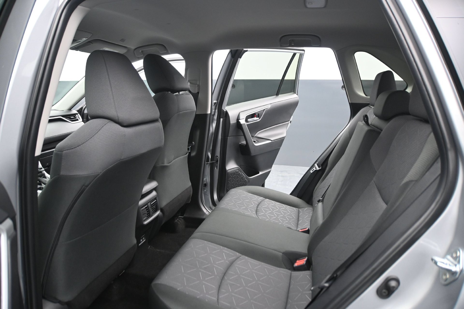 Used 2025 Toyota RAV4 XLE AWD/4WD image 16