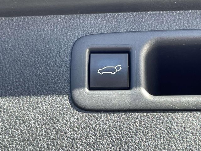 Used 2021 Toyota Highlander Platinum image 11