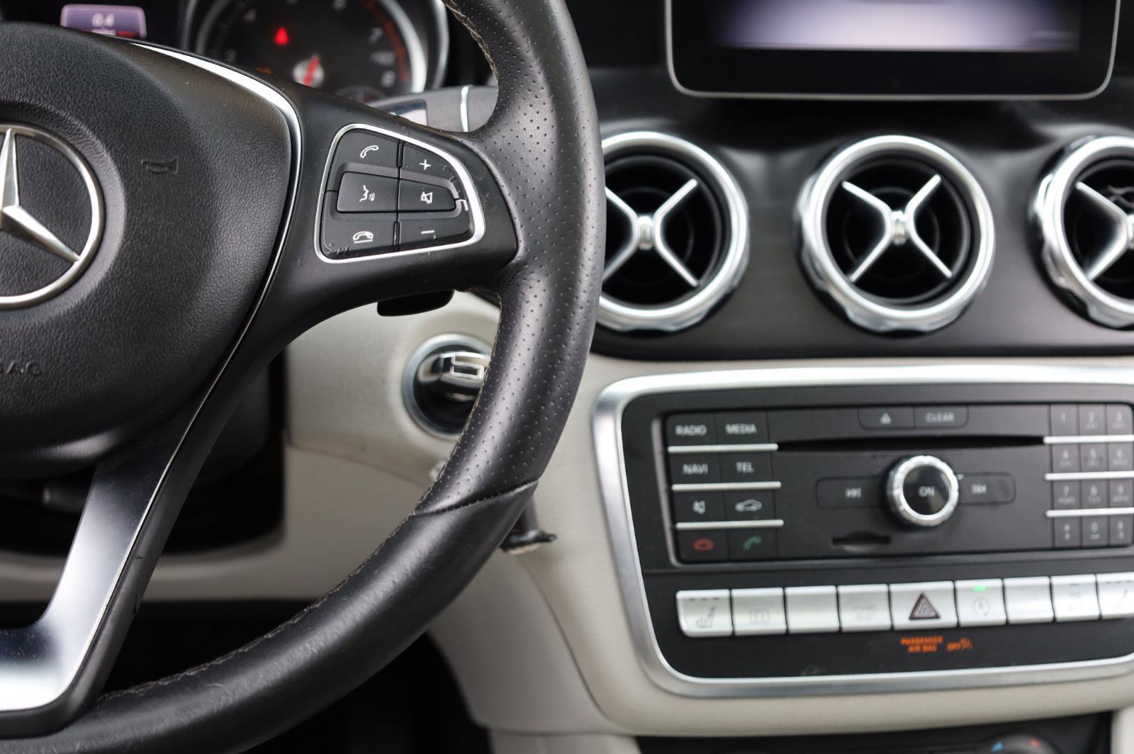 Used 2018 Mercedes-Benz GLA 250 4MATIC w/ Premium Package image 31