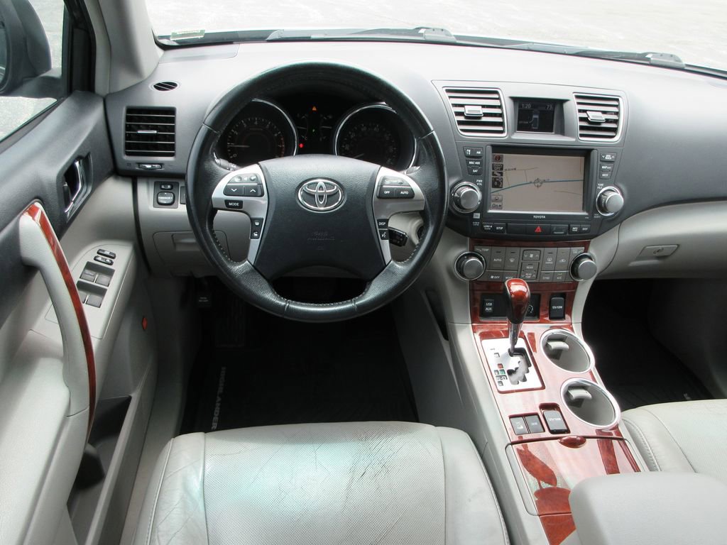 Used 2011 Toyota Highlander Limited w/ Tow Pkg AWD/4WD image 15