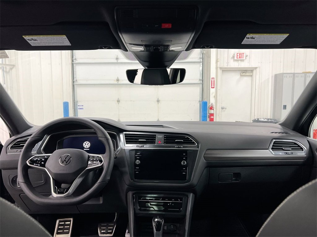 Used 2022 Volkswagen Tiguan SEL R-Line image 10