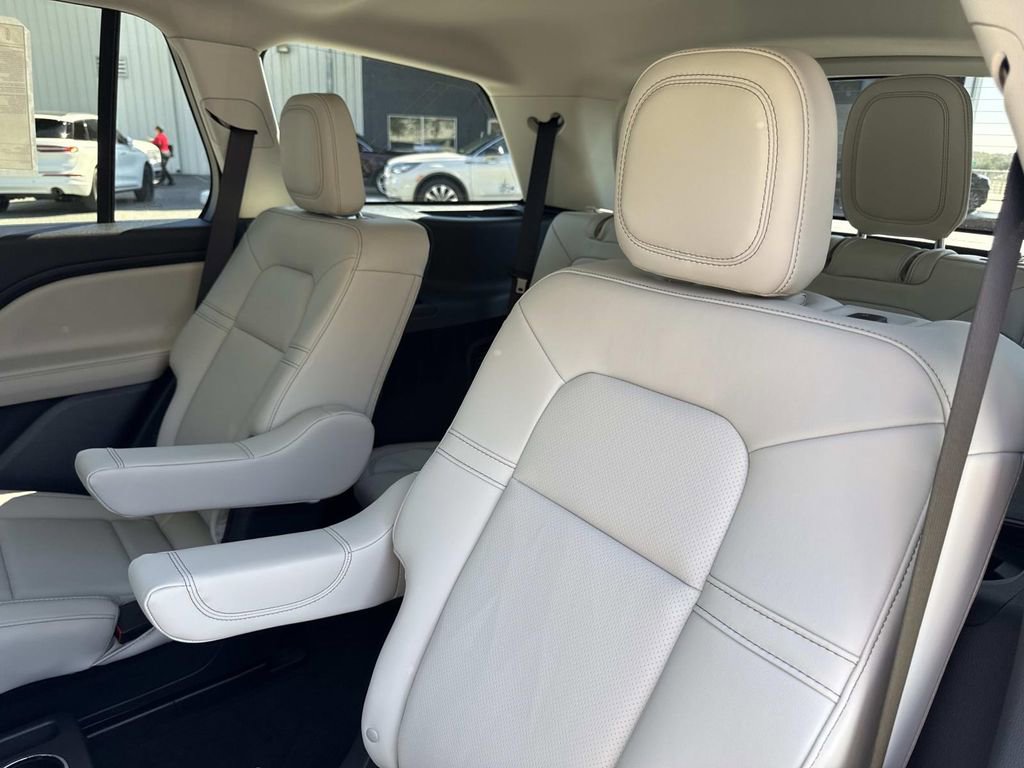 New 2026 Lincoln Aviator 2WD w/ Jet Appearance Package image 14