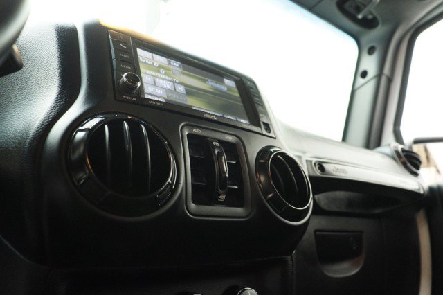 Used 2017 Jeep Wrangler Unlimited Sahara AWD/4WD image 15