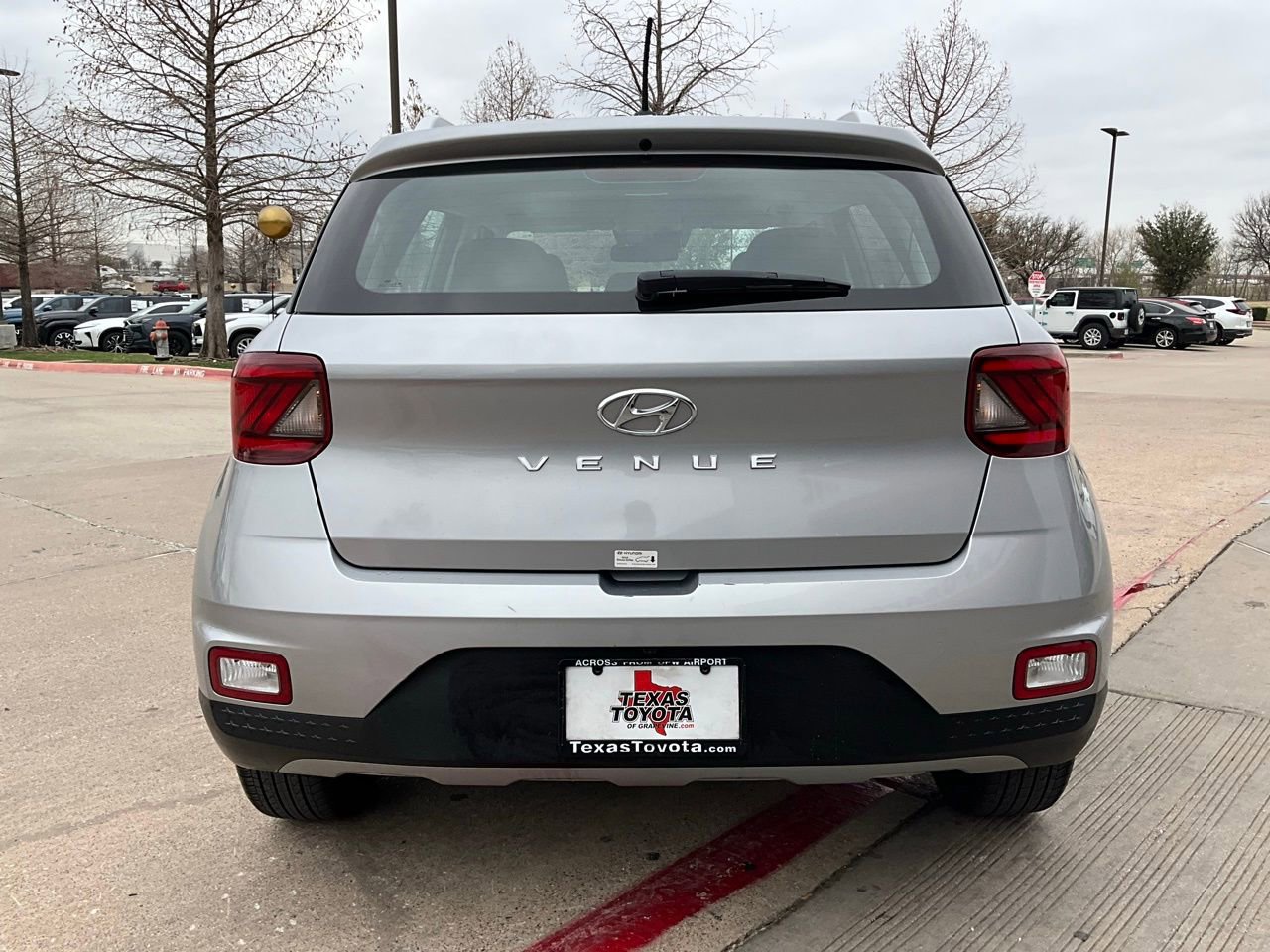 Used 2025 Hyundai Venue SEL image 6