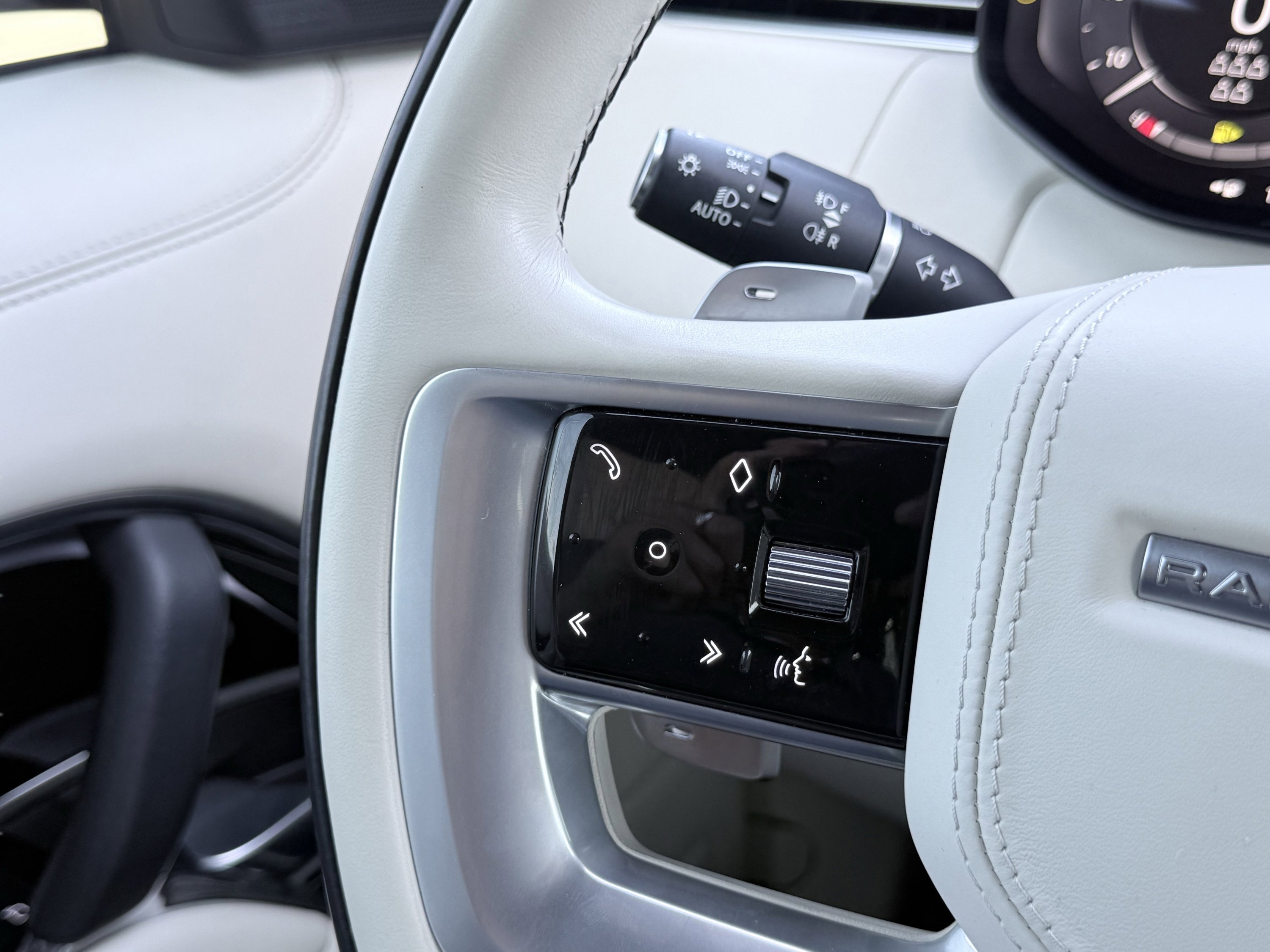 Used 2023 Land Rover Range Rover Long Wheelbase Autobiography image 78