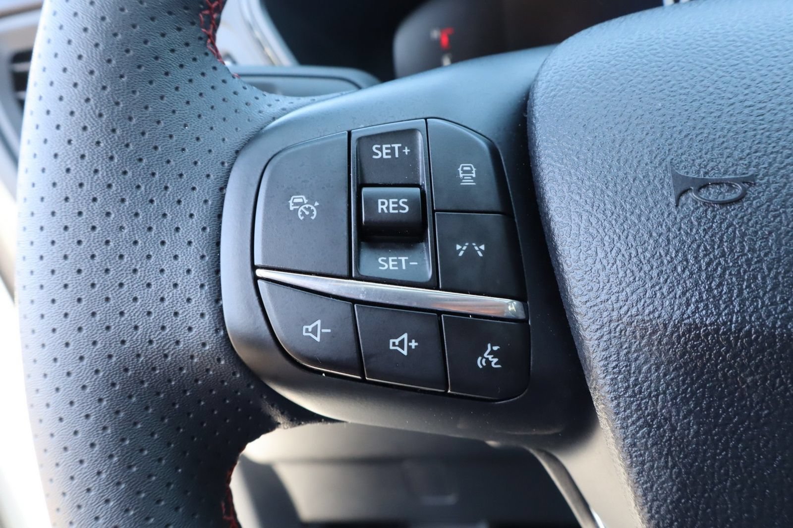 Used 2025 Ford Escape ST-Line w/ Equipment Group 301A FWD image 24
