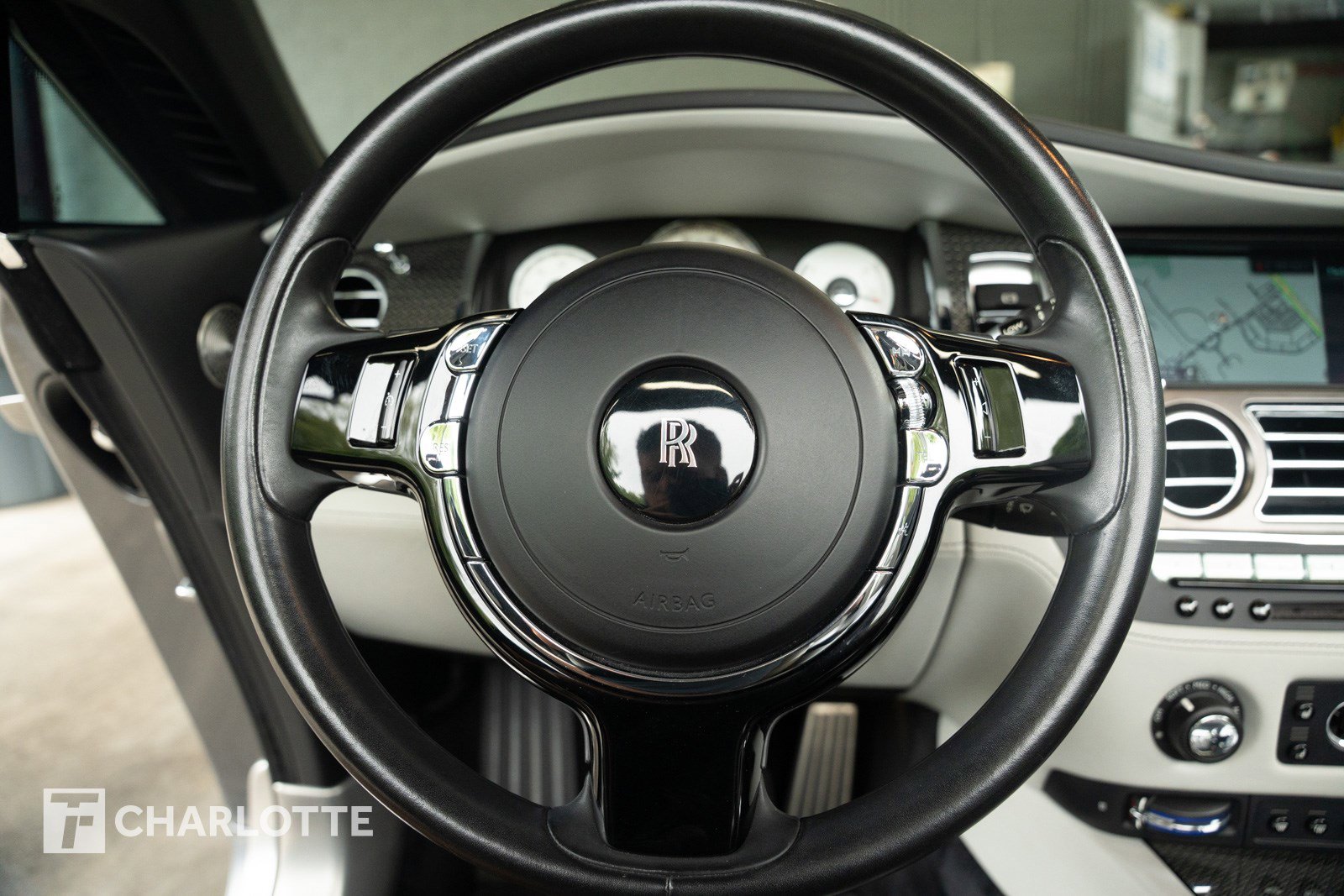 Used 2019 Rolls-Royce Dawn image 24