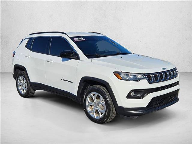 Used 2024 Jeep Compass Latitude AWD/4WD image 3