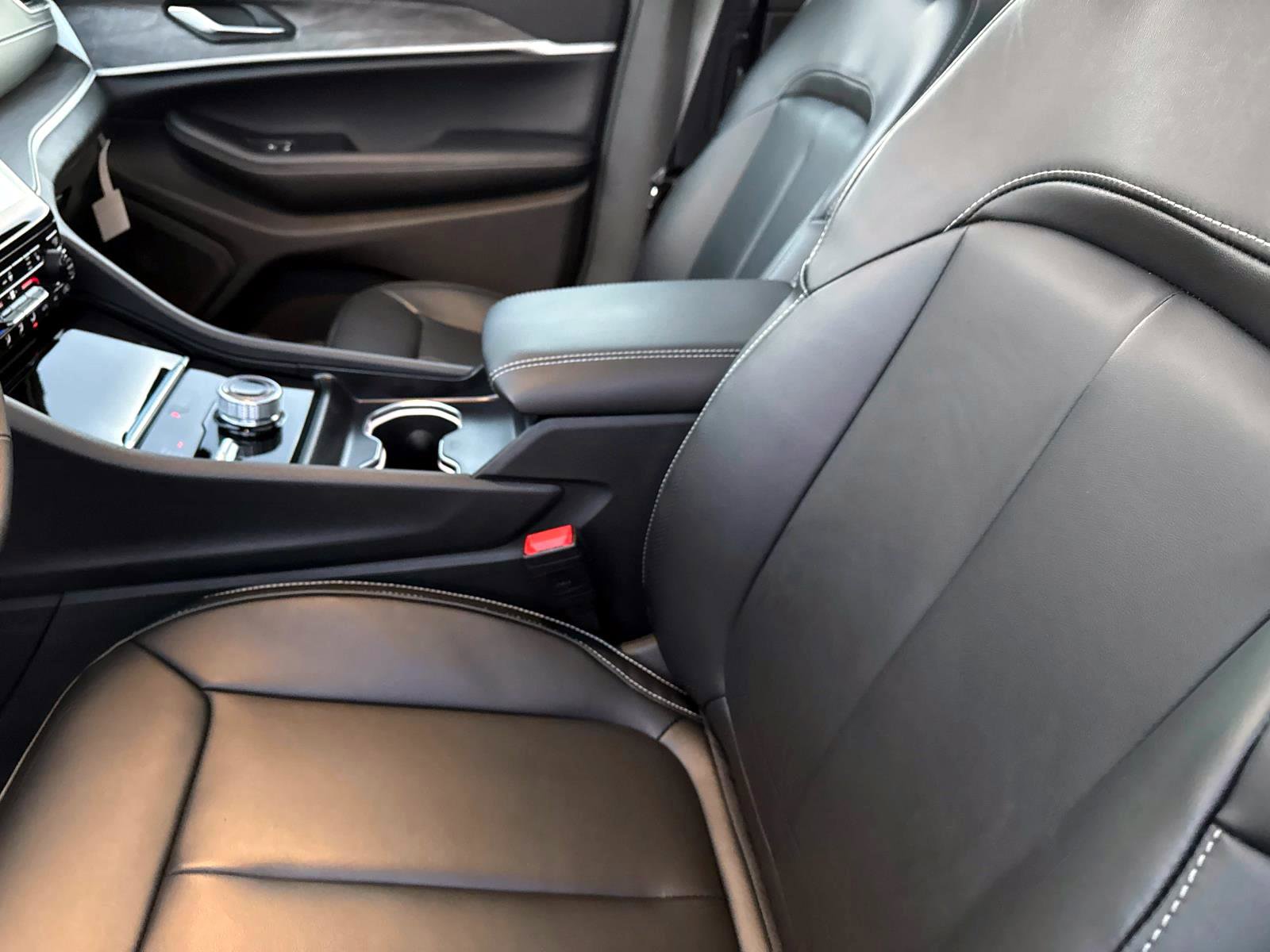 New 2026 Jeep Grand Cherokee Altitude image 9