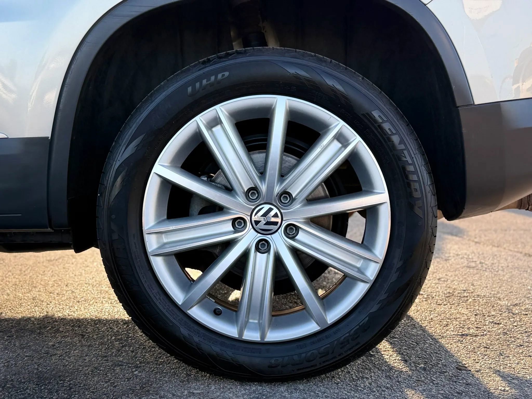 Used 2014 Volkswagen Tiguan SEL FWD image 50