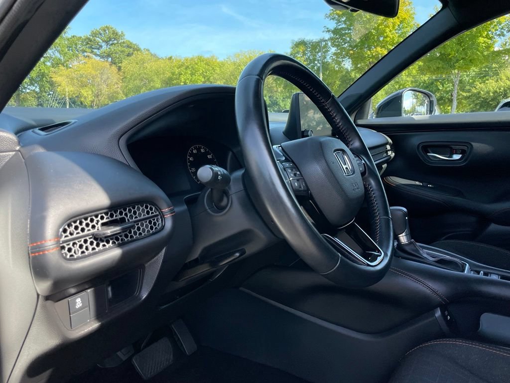 Certified 2025 Honda HR-V Sport image 27