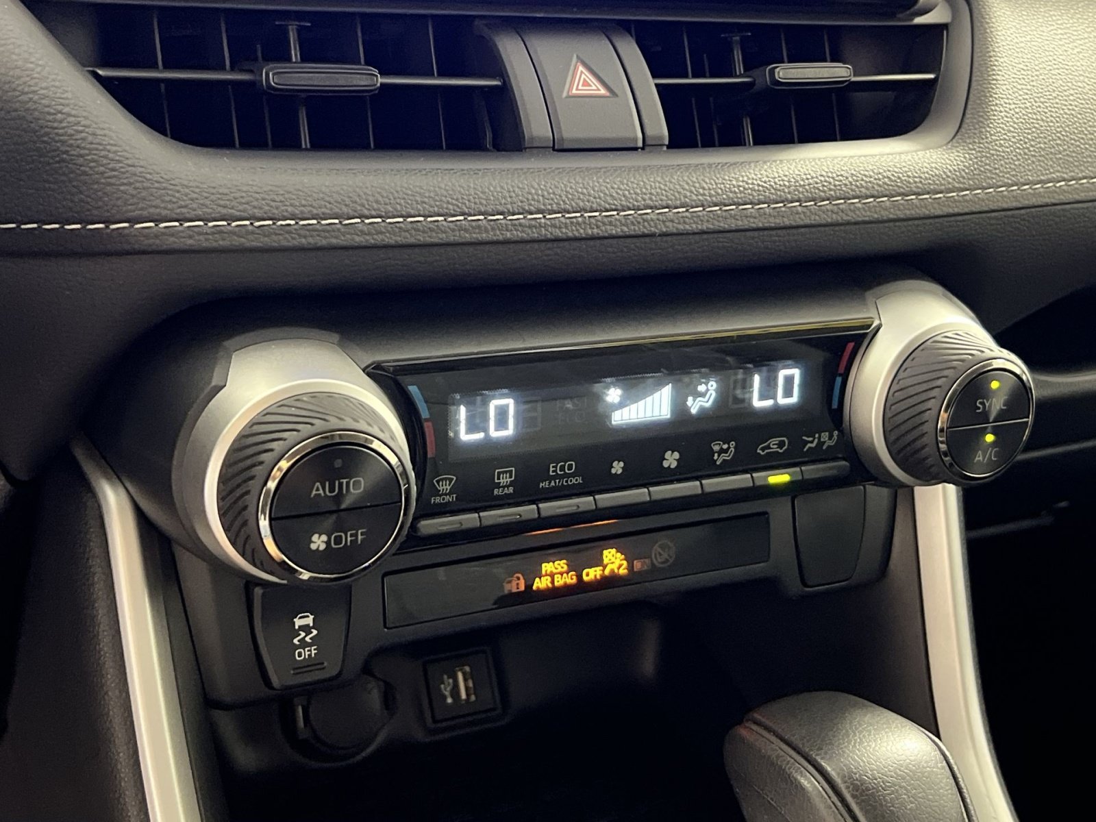 Used 2025 Toyota RAV4 XLE AWD/4WD image 21