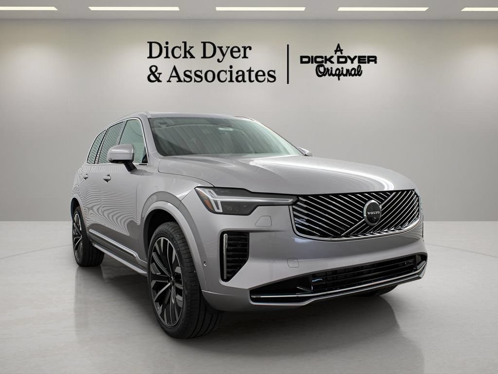 Certified 2026 Volvo XC90 B6 Plus w/ Protection Package Premier AWD/4WD image 11