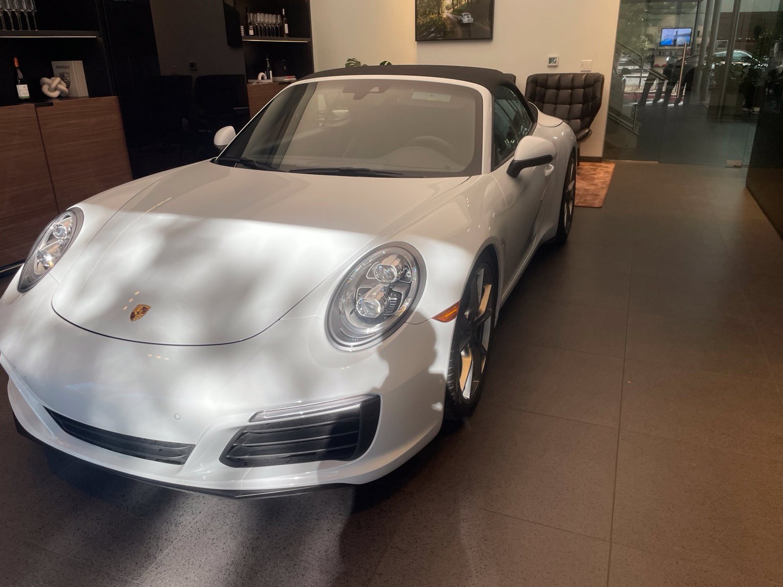 Used 2018 Porsche 911 Carrera RWD image 2