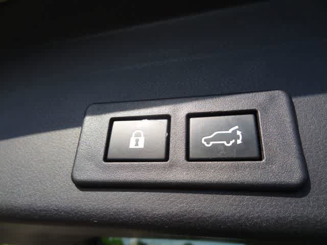 Used 2022 Subaru Ascent Limited w/ Technology Package AWD/4WD image 11
