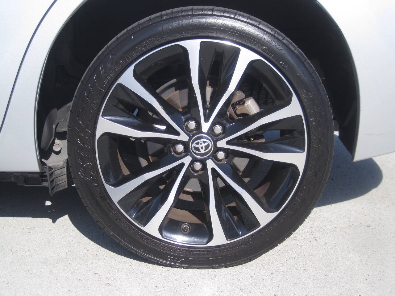 Used 2017 Toyota Corolla SE FWD image 38