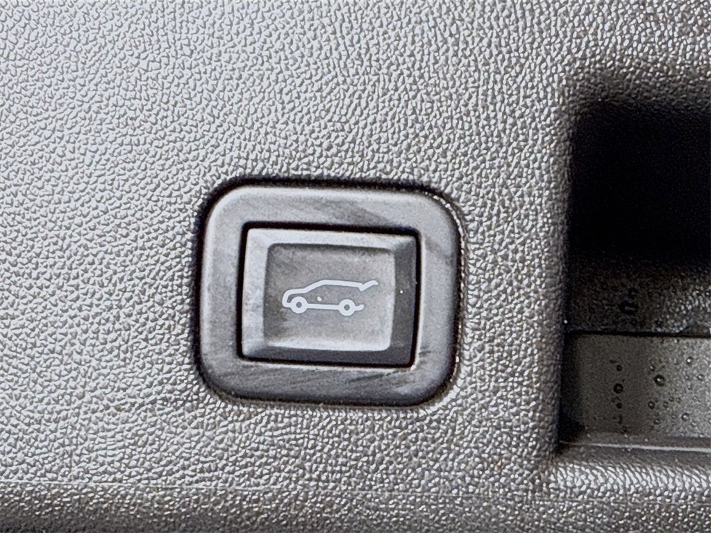 Used 2023 Chevrolet Equinox RS image 27